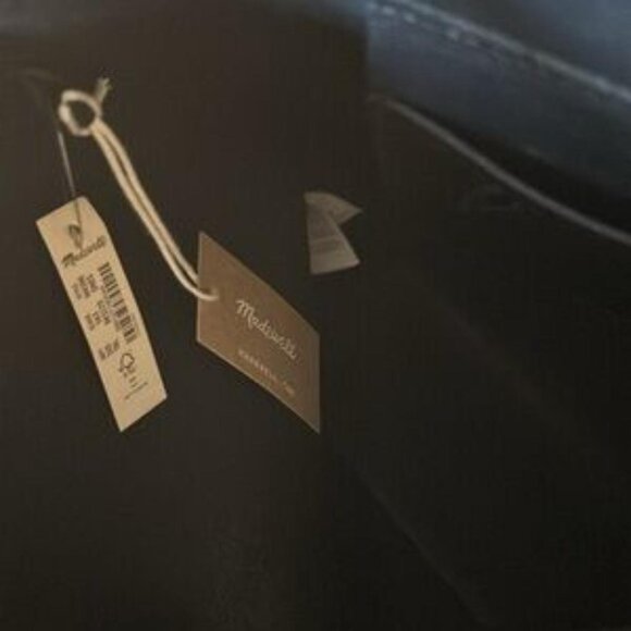 Brand New Madewell Leather Essential Bucket Tote with tag original price $178 - Picture 5 of 6